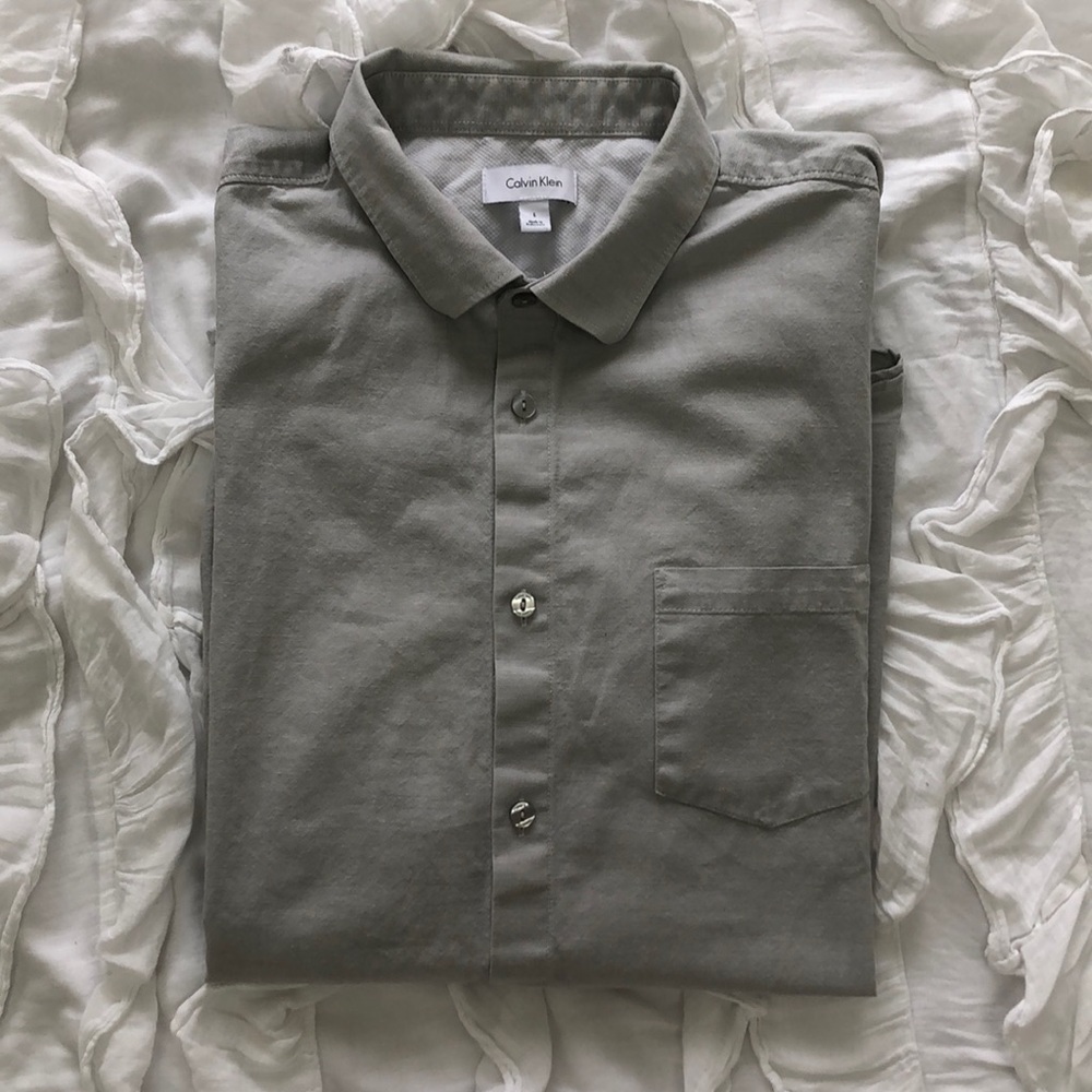 Calvin Klein Grey Button Down Shirt sz Large